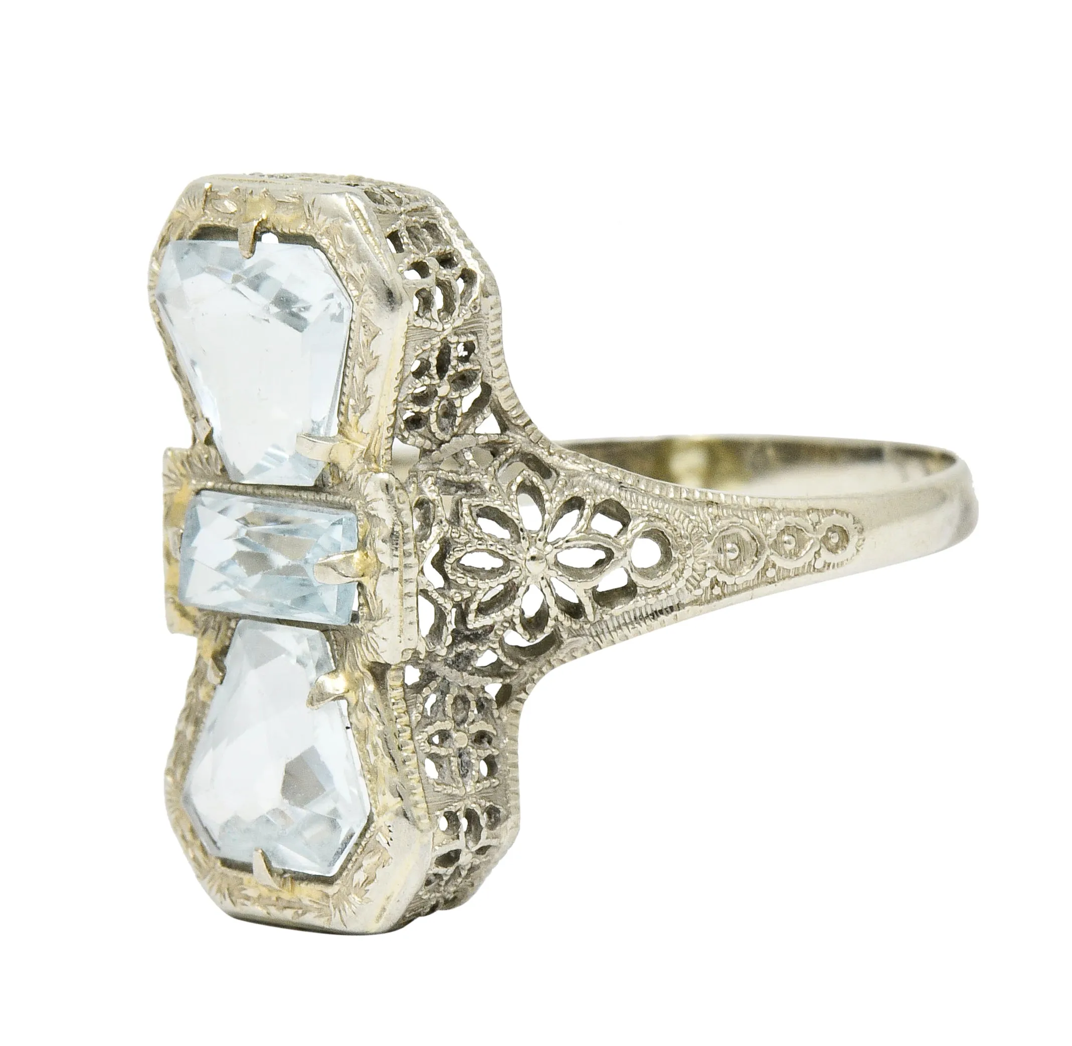 Art Deco Aquamarine 14 Karat White Gold Three Stone Dinner Ring