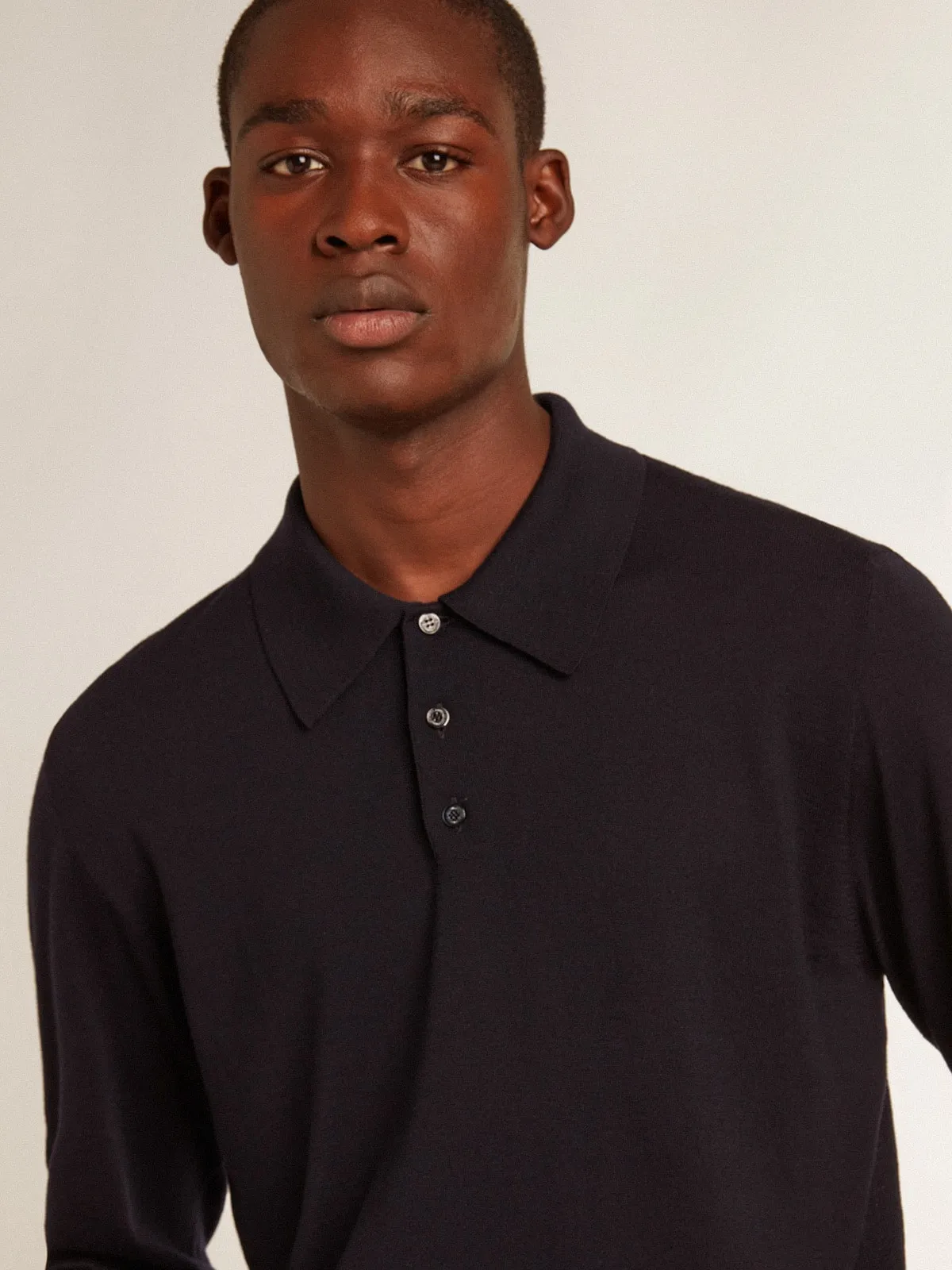 Men’s long-sleeved polo shirt in navy-blue merino wool