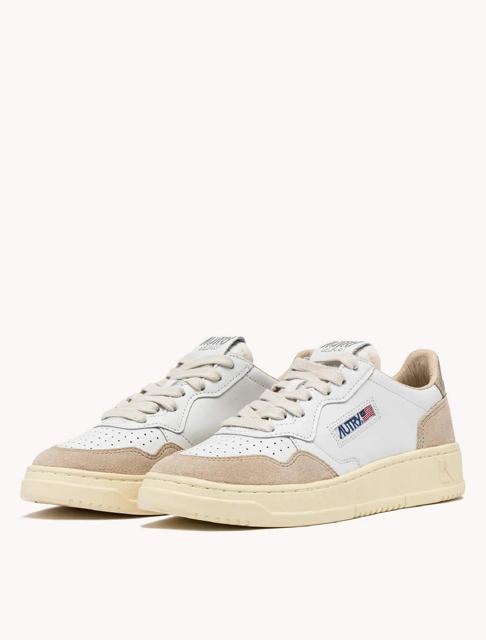 W Medalist Low Sneakers