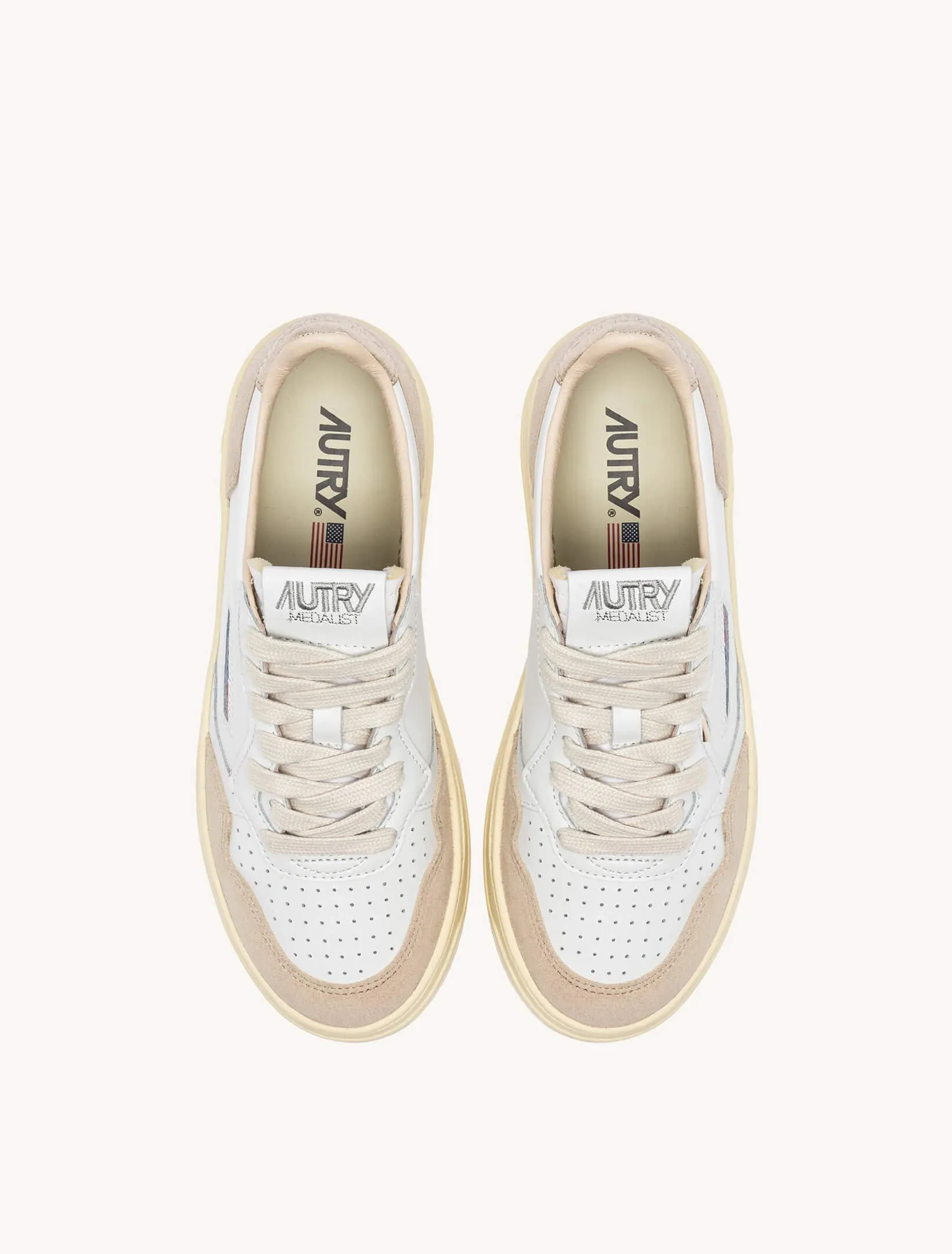 W Medalist Low Sneakers