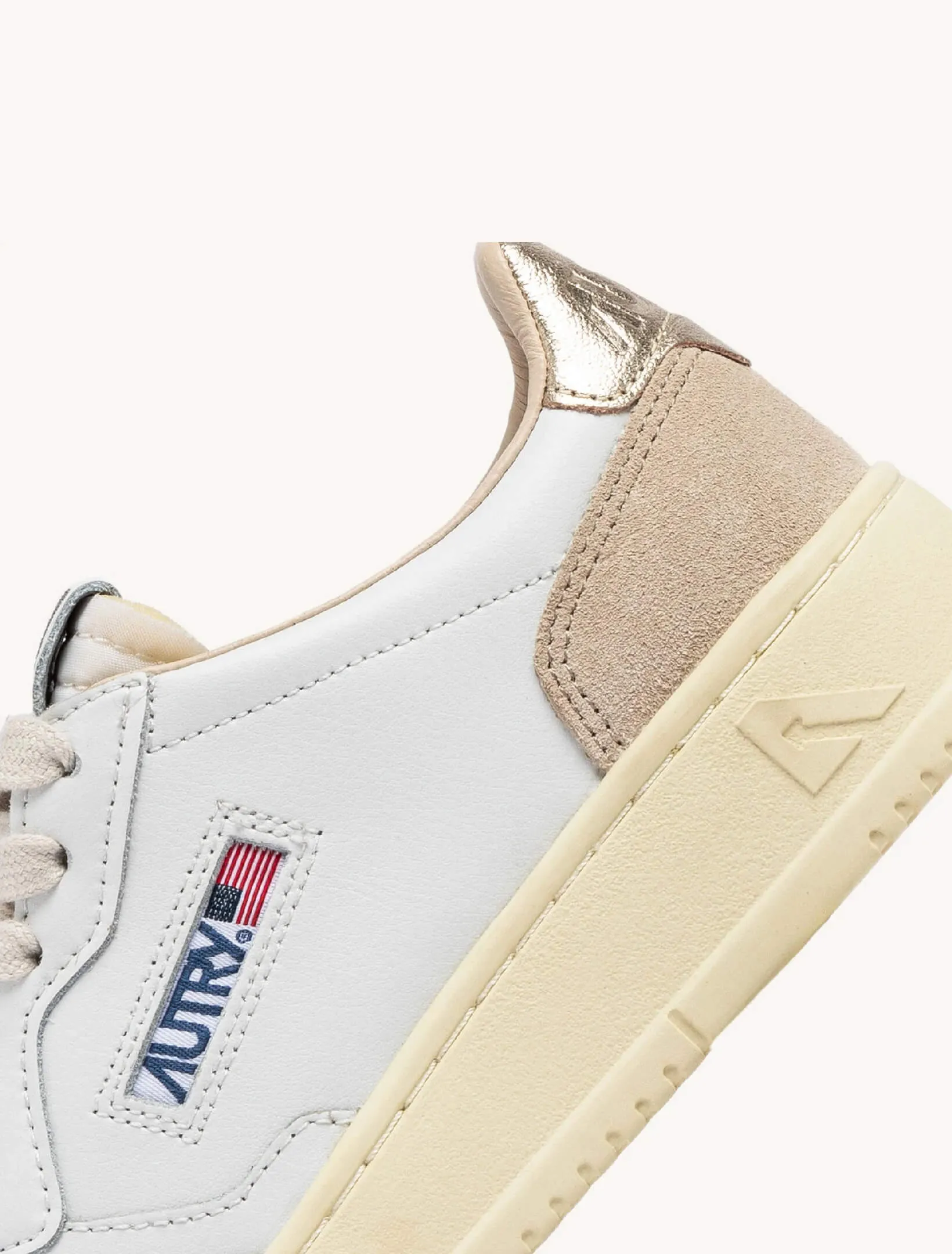 W Medalist Low Sneakers